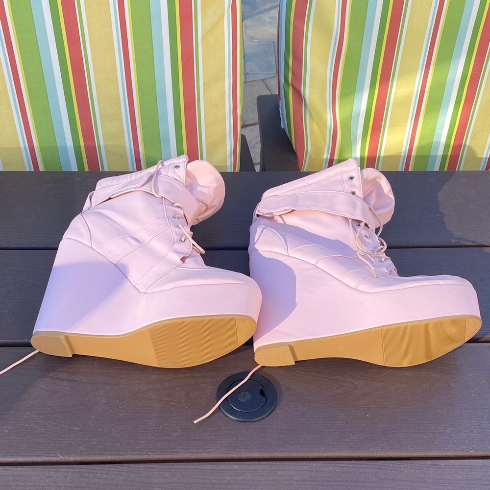 Source Unknown Light Pink Wedge Boots